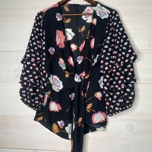 Relativity Women’s Floral Black Top - Medium